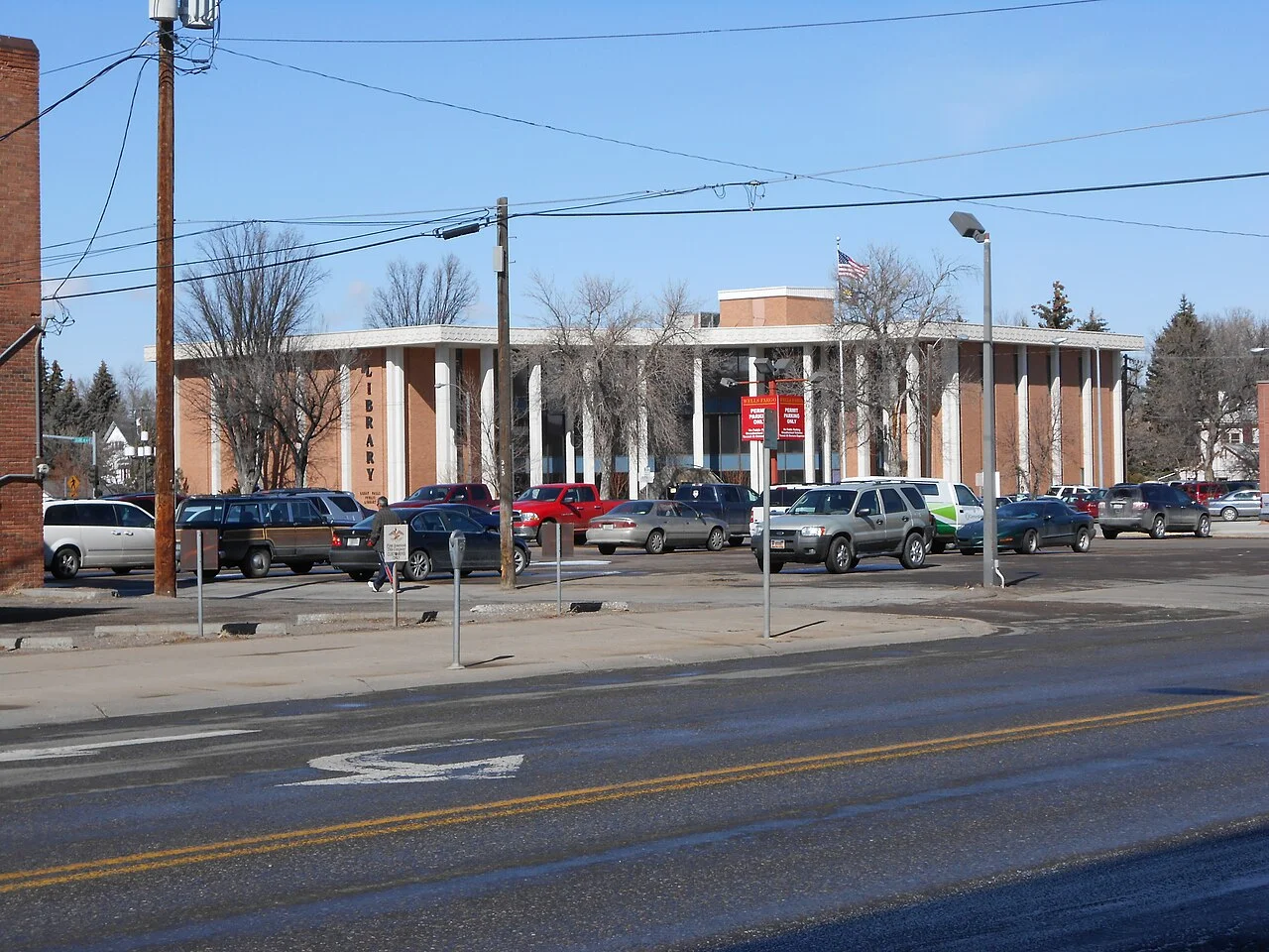 Great Falls library exterior recorded as Cascade County Library in the Commons file, March 2013; not evidence of interior opening hours