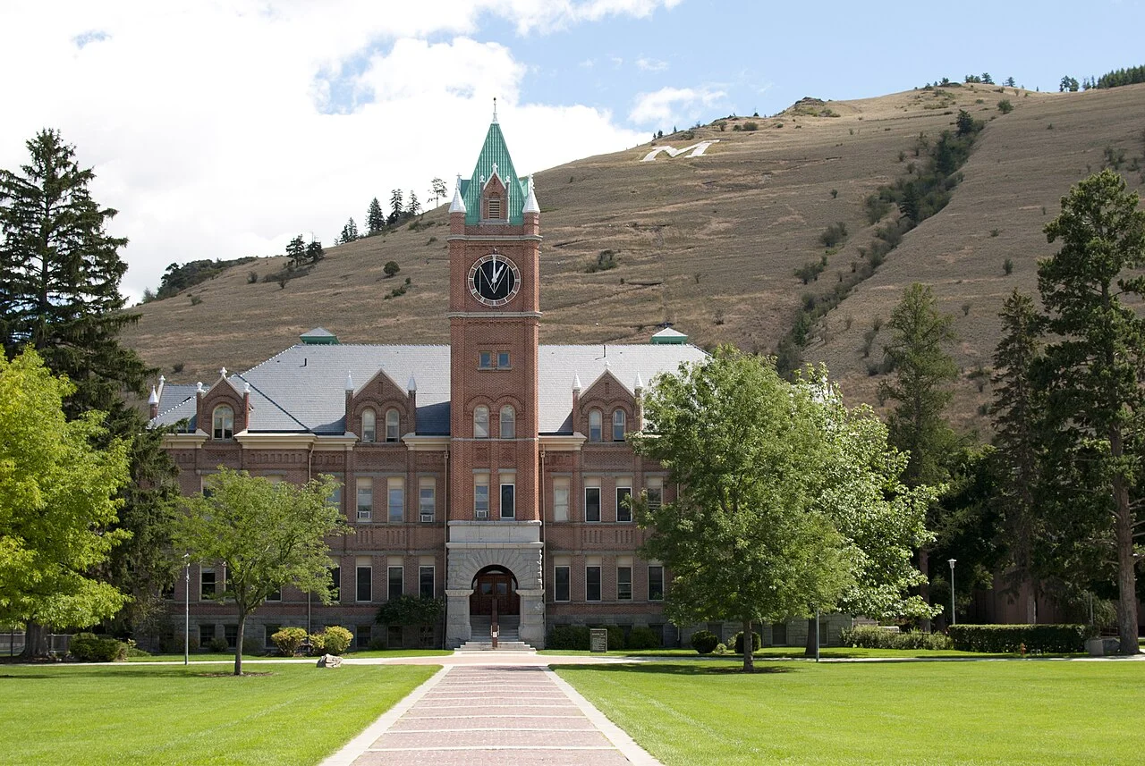 University of Montana University (Main) Hall dışı, Missoula, Ağustos 2010; güncel kampüs erişimi değildir