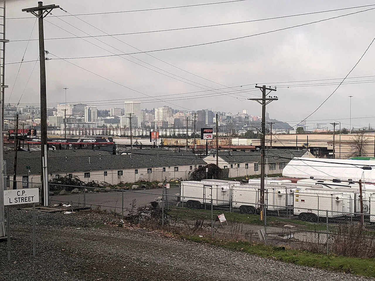 East end yard yönünden Tacoma şehir görünümü; çekim EXIF tarihi Şubat 2025, özel saha erişim önerisi değildir