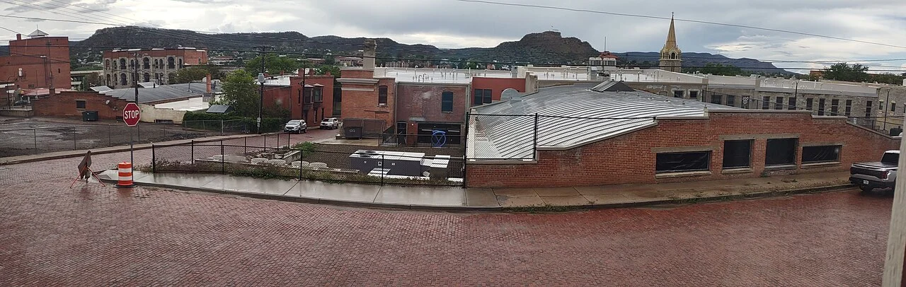 Trinidad Colorado 1st Street çevresindeki merkez panoraması, yağmurlu Haziran 2023; bugünkü hava durumu değildir
