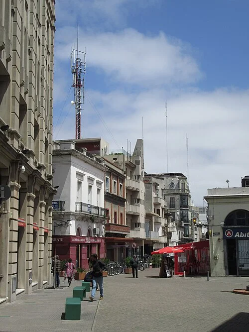 Calle Piedras street context in Ciudad Vieja, Montevideo, 2016
