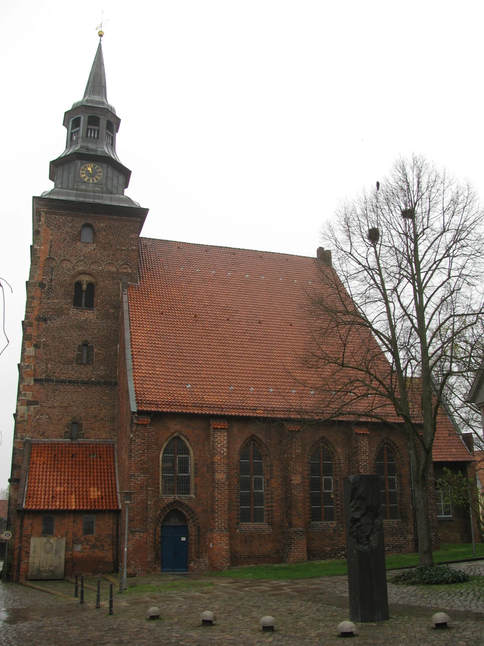 Brick exterior of St Johanniskirche in Verden viewed from the south, 2014