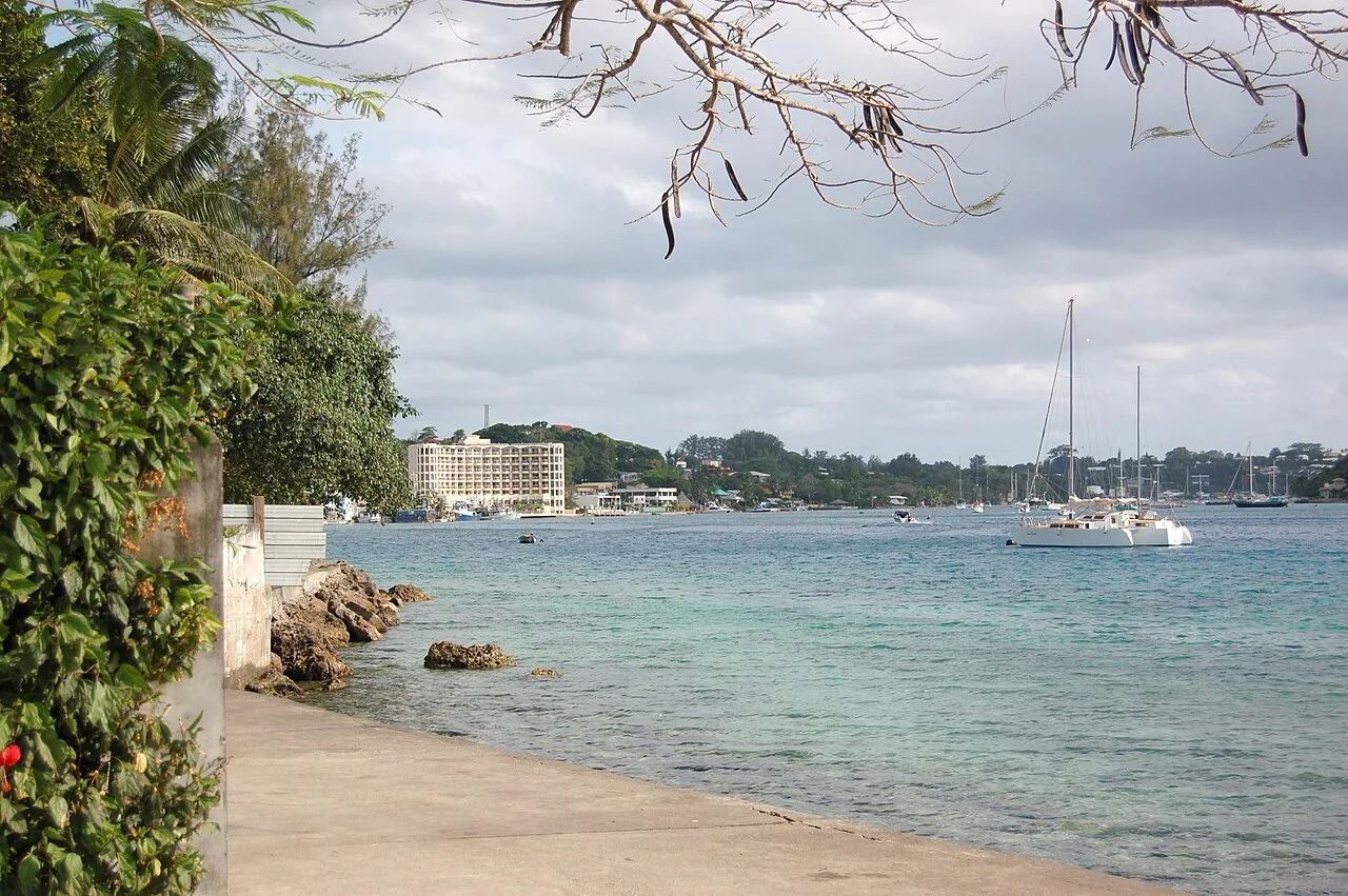 Port Vila kıyısında tekneler ve Vila Bay, 2007
