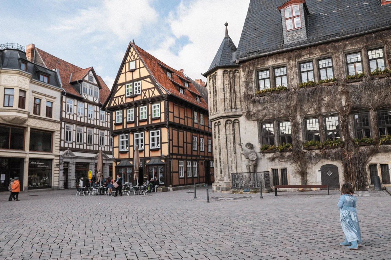 Wernigerode eski kent meydanında farklı yapı cepheleri