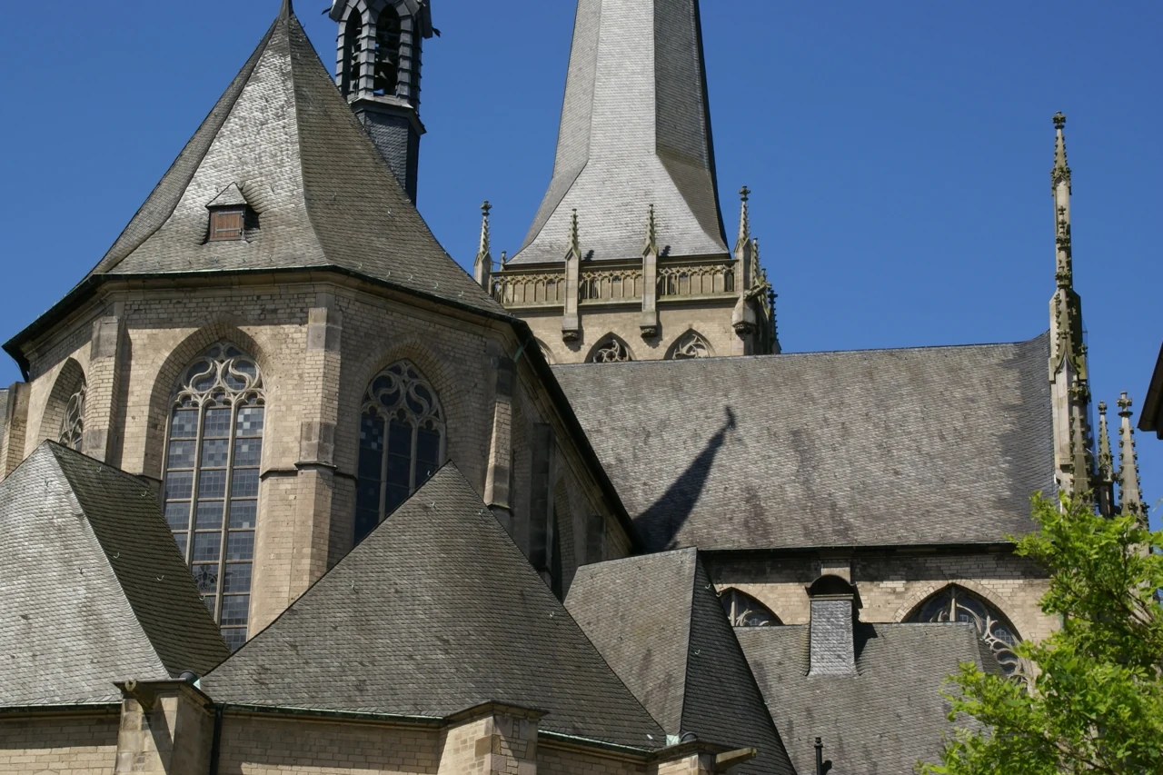 A wider exterior view of Willibrordi-Dom in Wesel, 2013