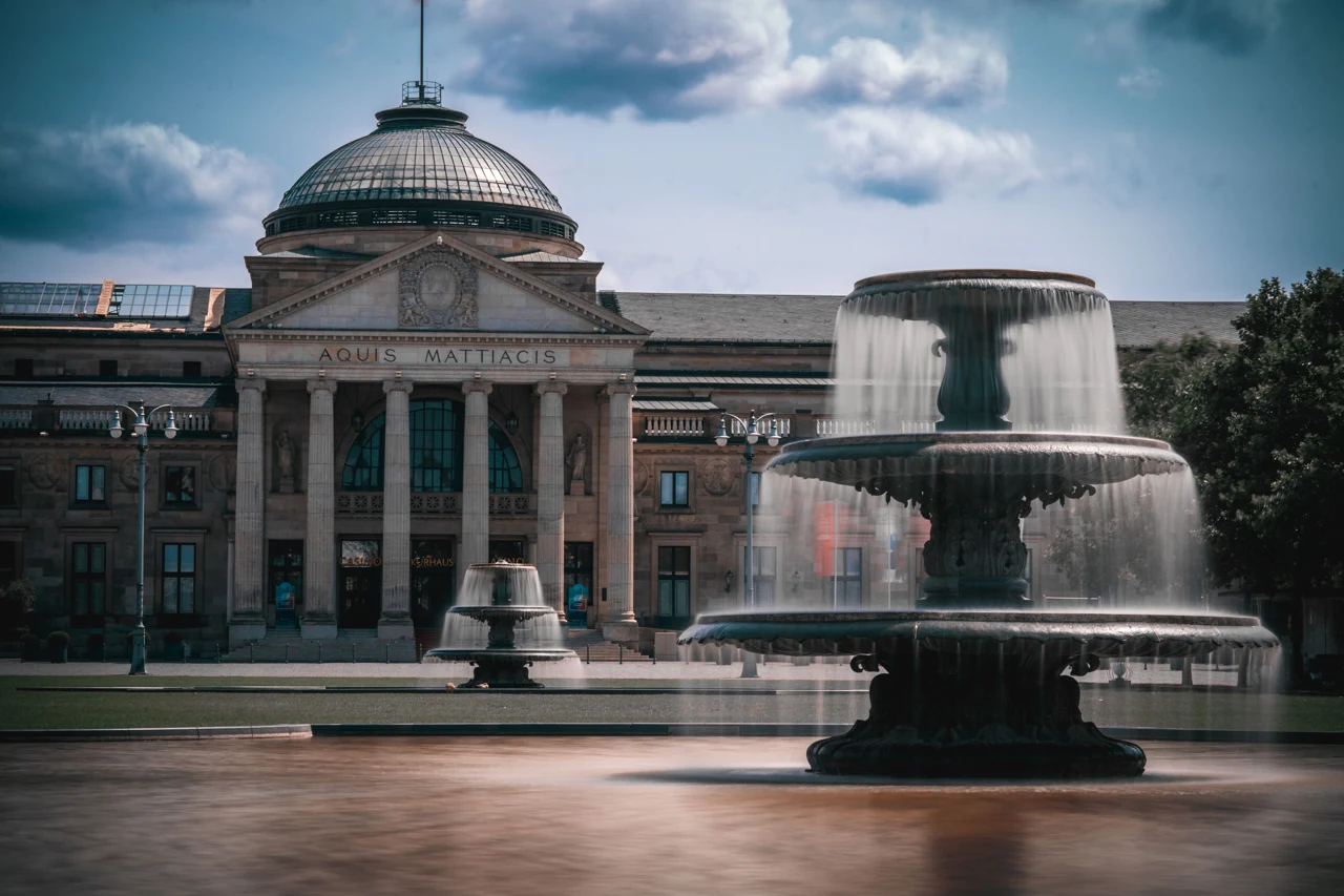 Wiesbaden Kurhaus frontage and its fountain