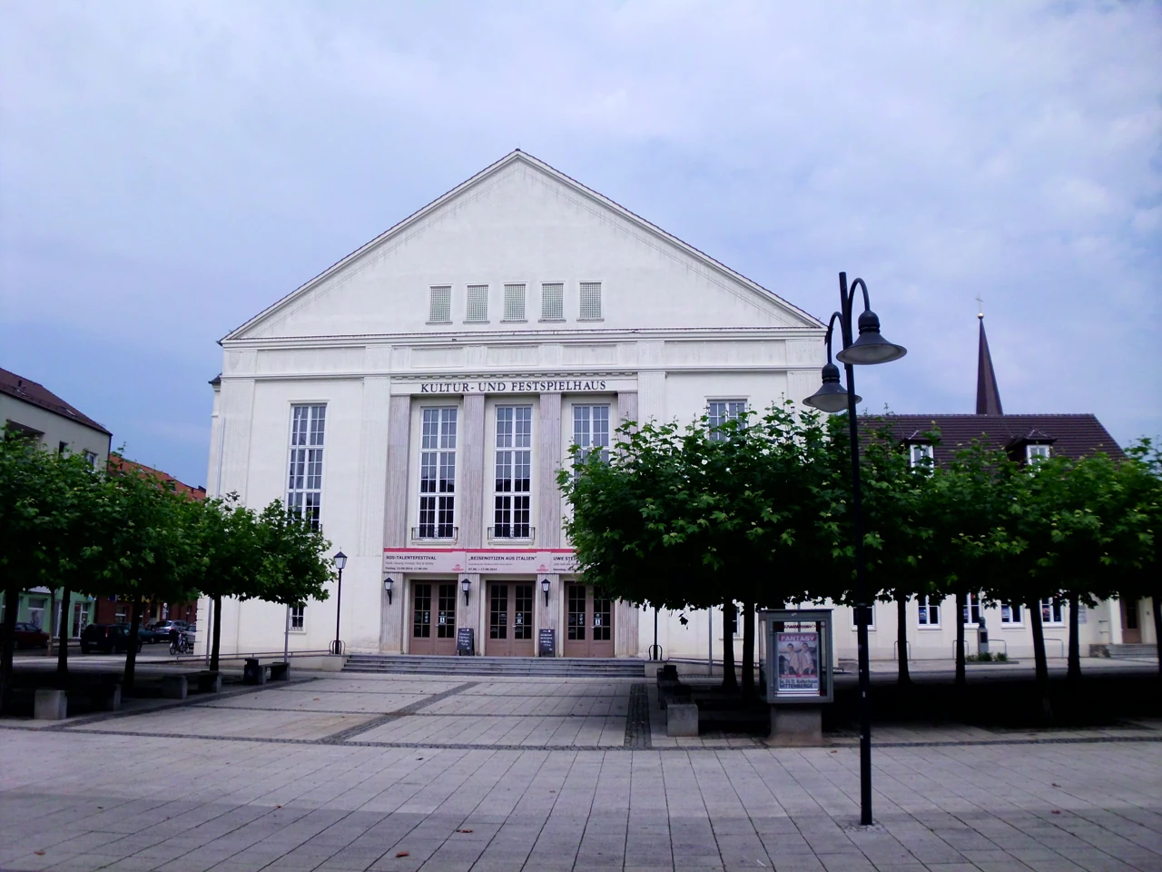 The white facade of Wittenberge Kulturhaus, 2014