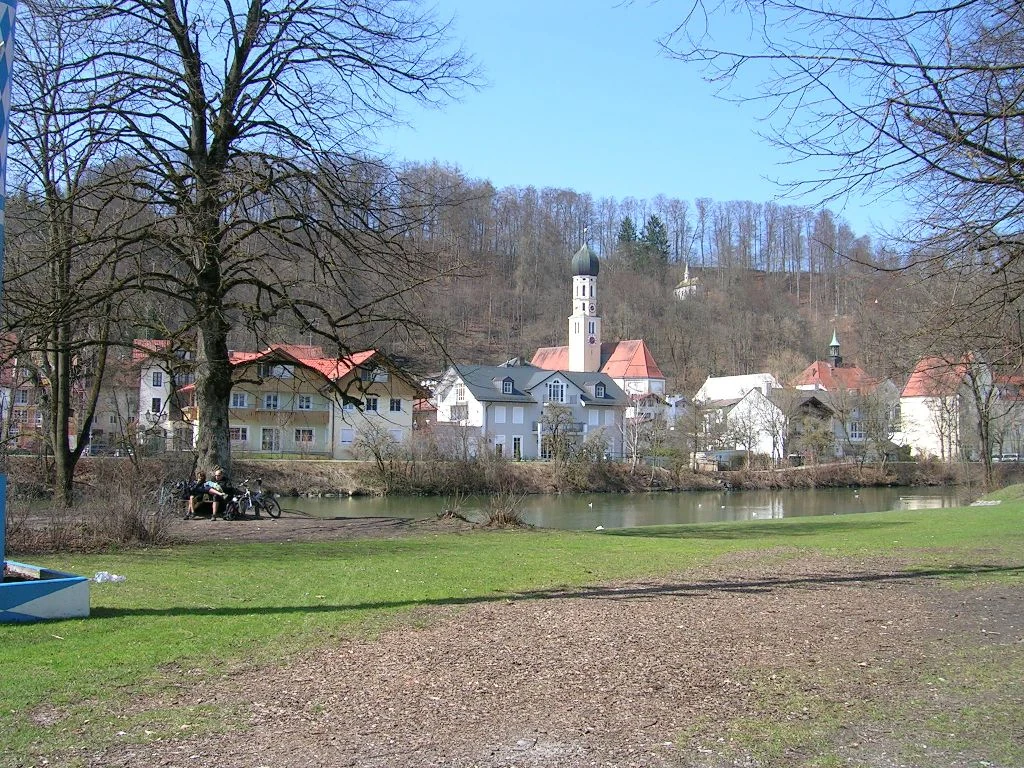 Loisach’ın karşı kıyısından Wolfratshausen eski kenti, 2005