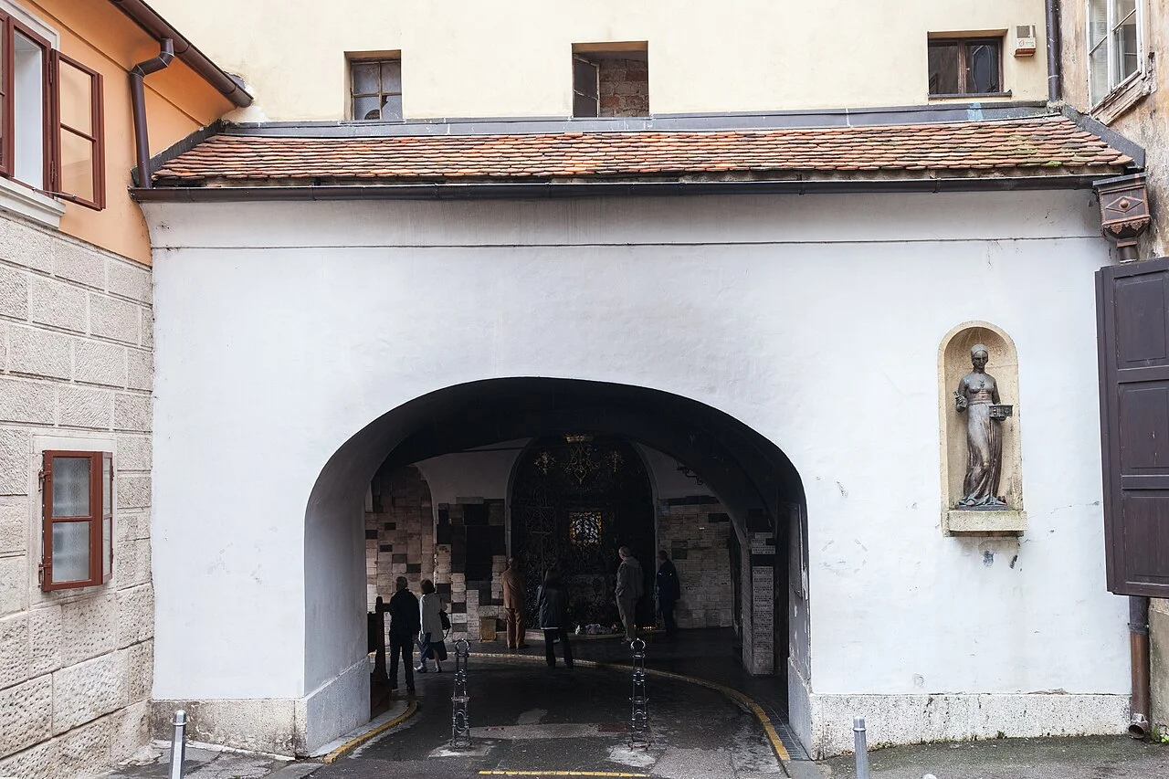 Zagreb Yukarı Şehir’de Taş Kapı’nın kemerli geçidi; Nisan 2014 arşiv fotoğrafı.