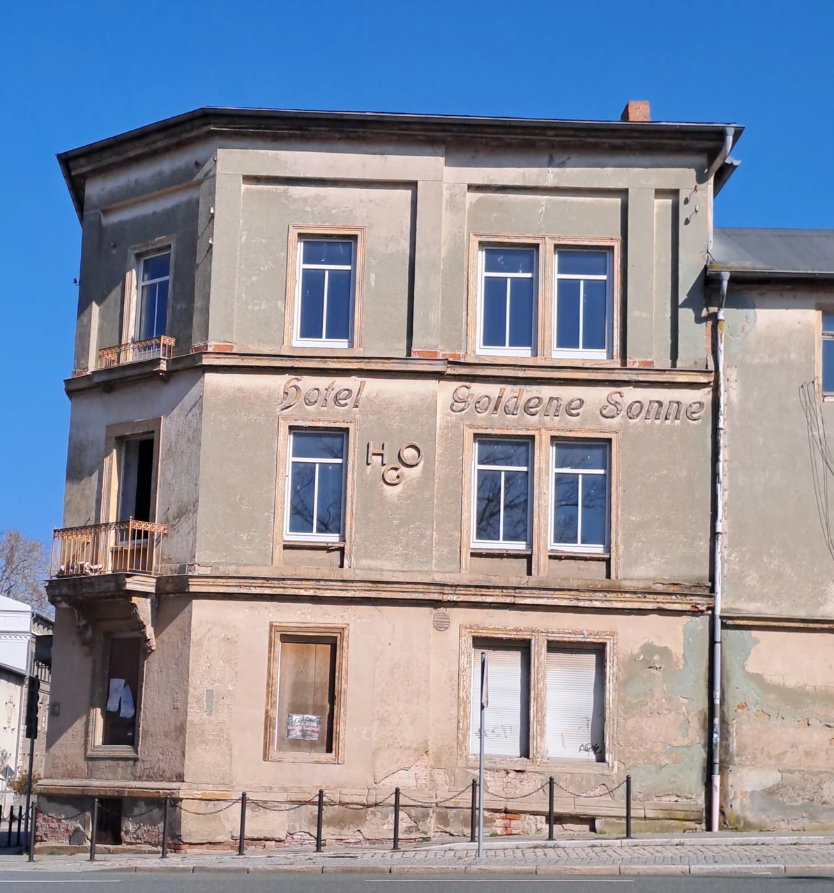 Former Goldene Sonne hotel building at Freiligrathstraße 1 in Zeitz, 2025