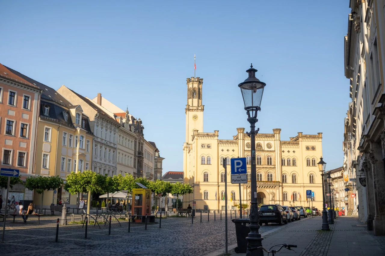 Zittau Rathaus ve çevresindeki sokak