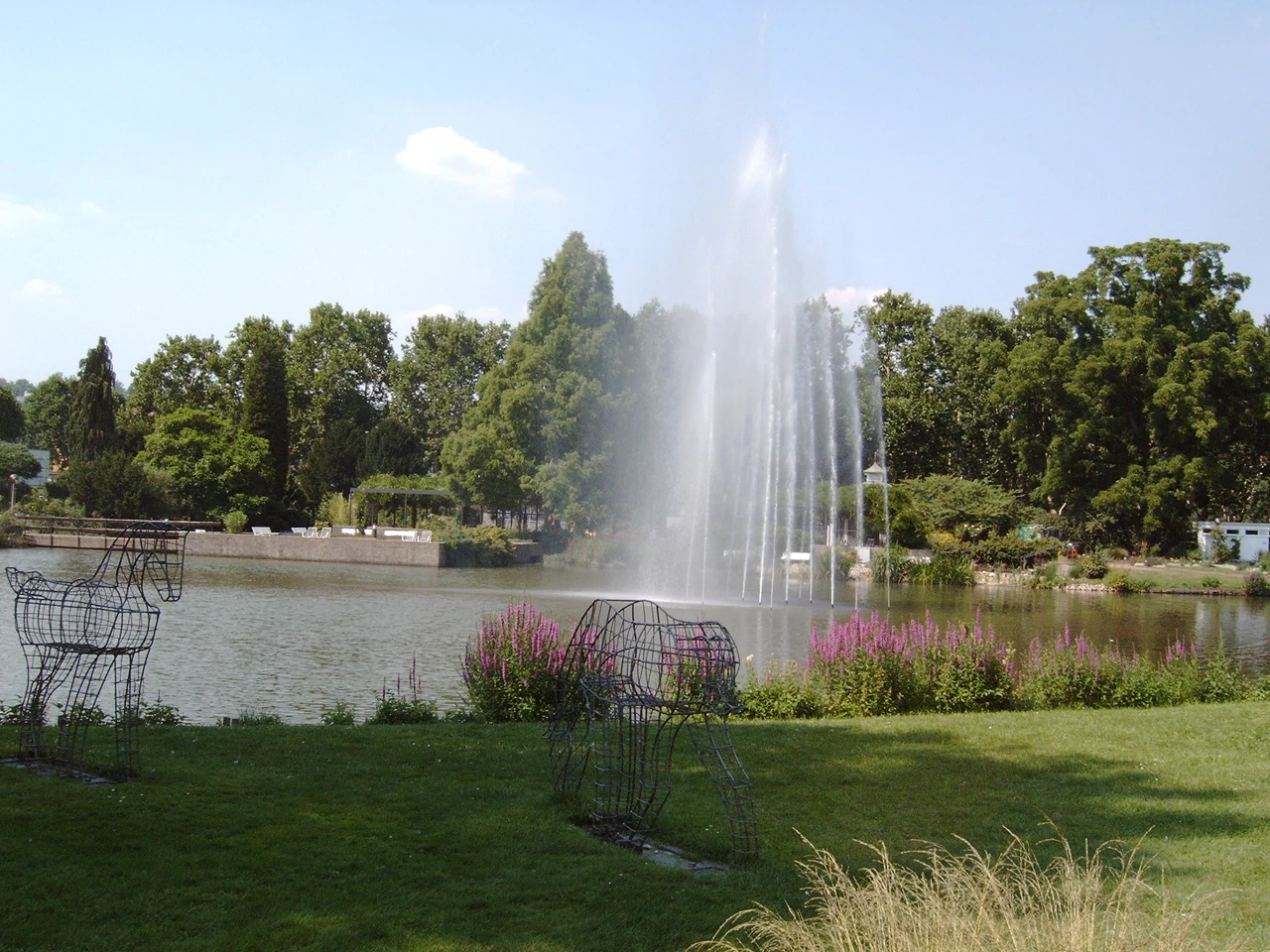 Pond and fountain in Zweibrücken Rosengarten, 2004