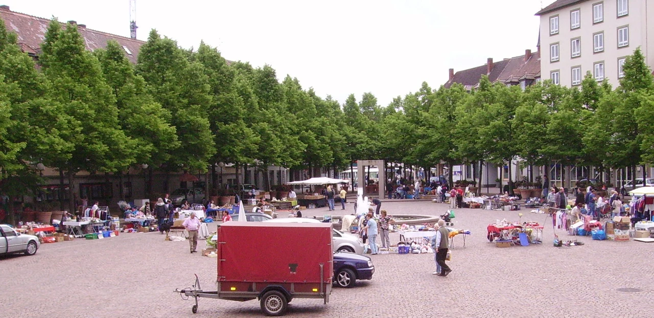 Flea market at Zweibrücken Schlossplatz, 2007