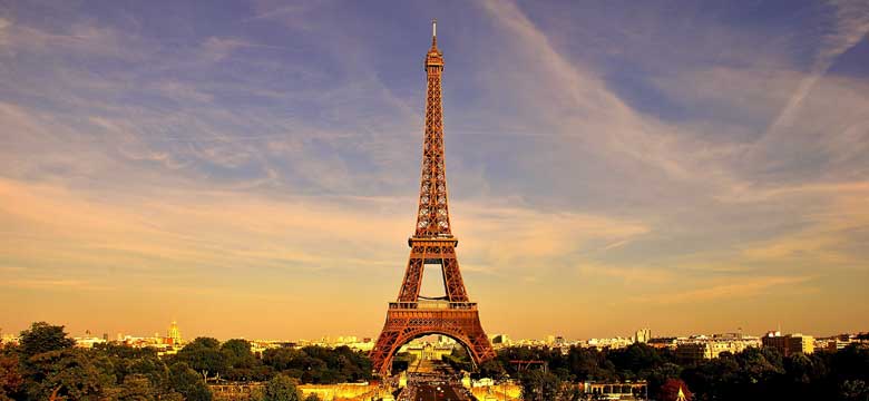 12 Maddede 125 Yıllık Kıdemli Paris’in: Eyfel Kulesi